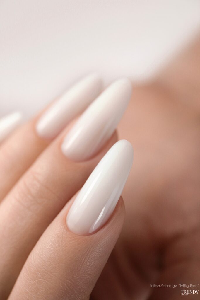 Builder Gel in a Bottle Hard Gel Milky Pearl 1